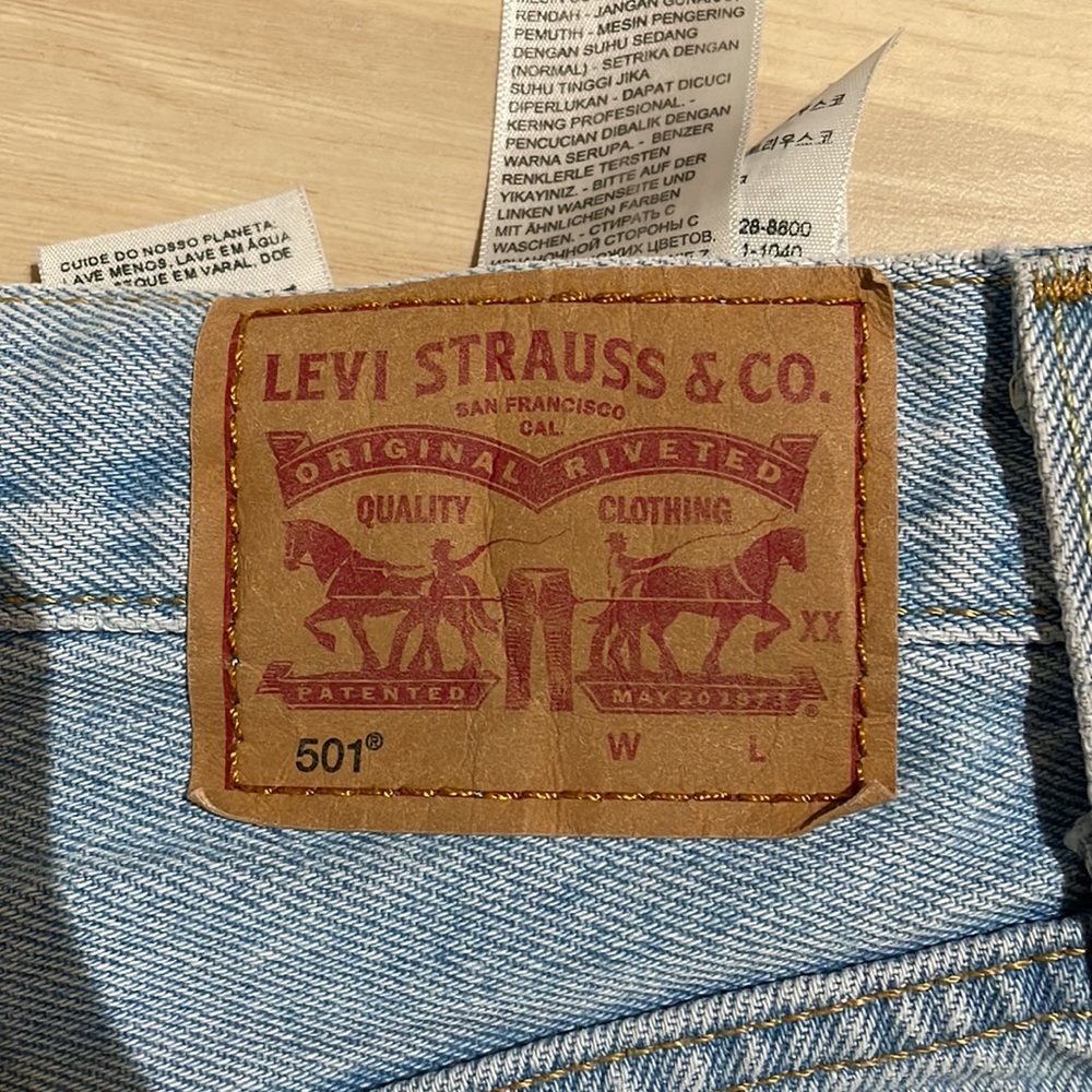 Levi's 501 Jean Shorts with Distressed Hem - Picture 4 of 4